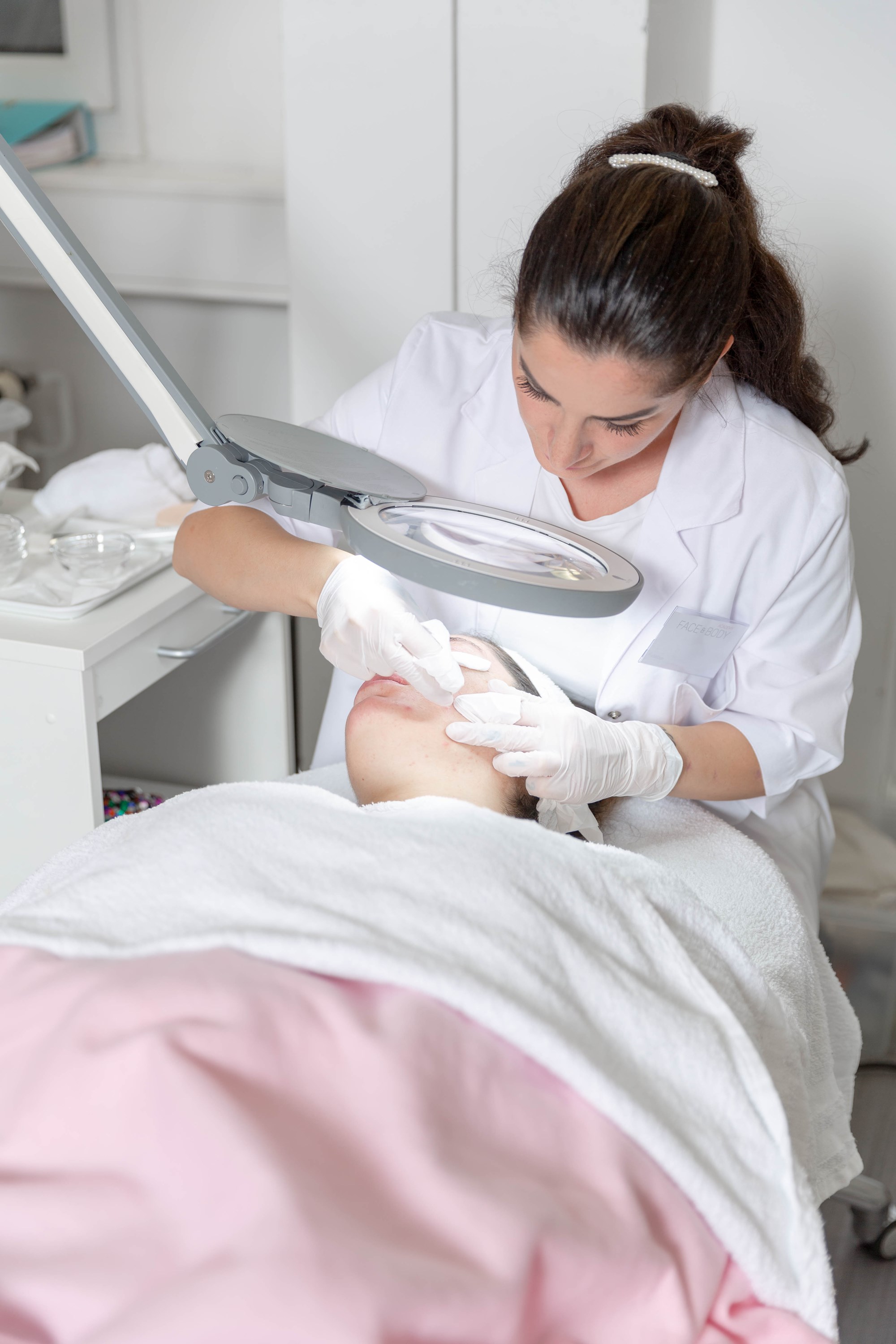 Prüfungssituation an der FACE & BODY Academy in München