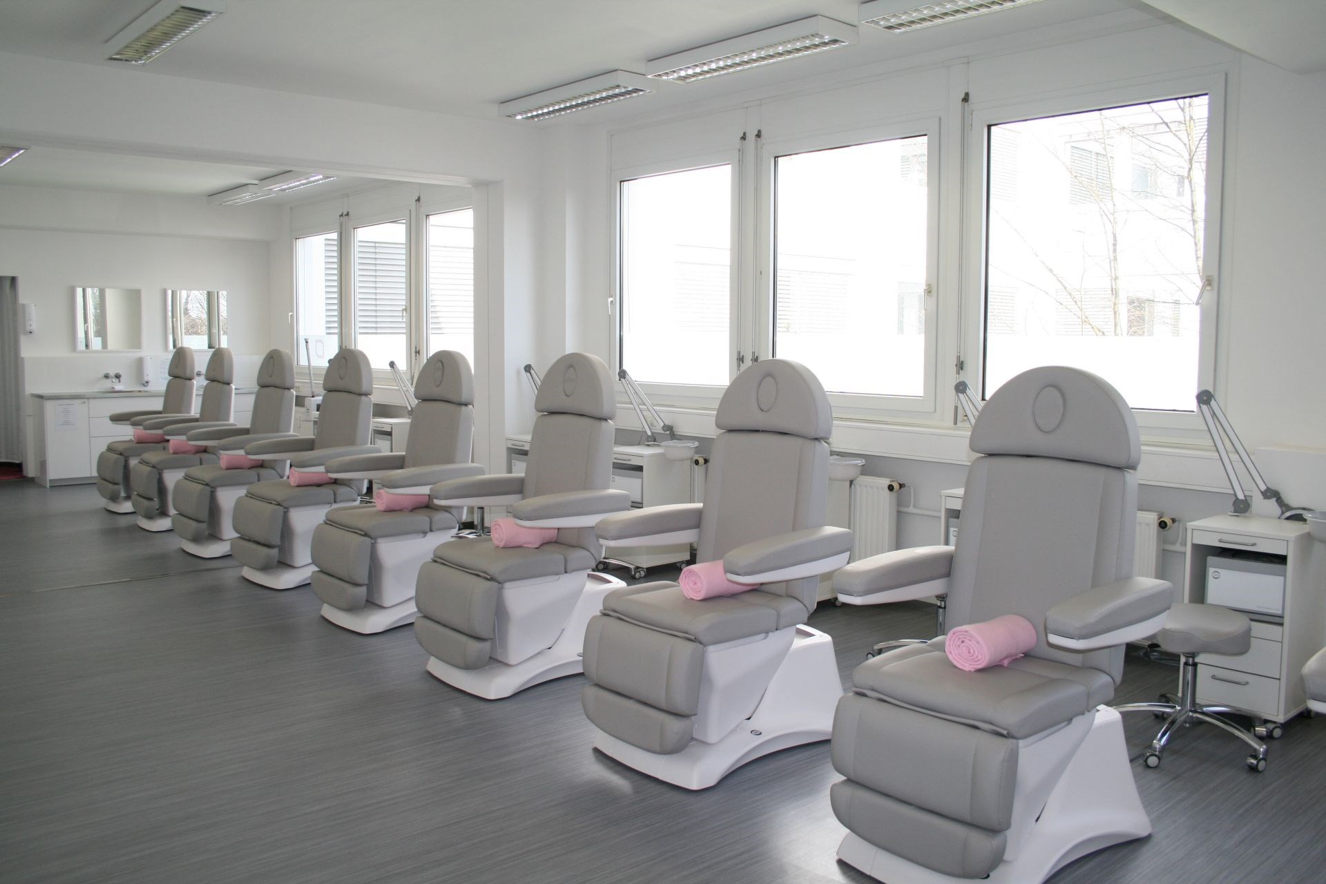 Kosmetikraum Liegen Austattung in München mieten