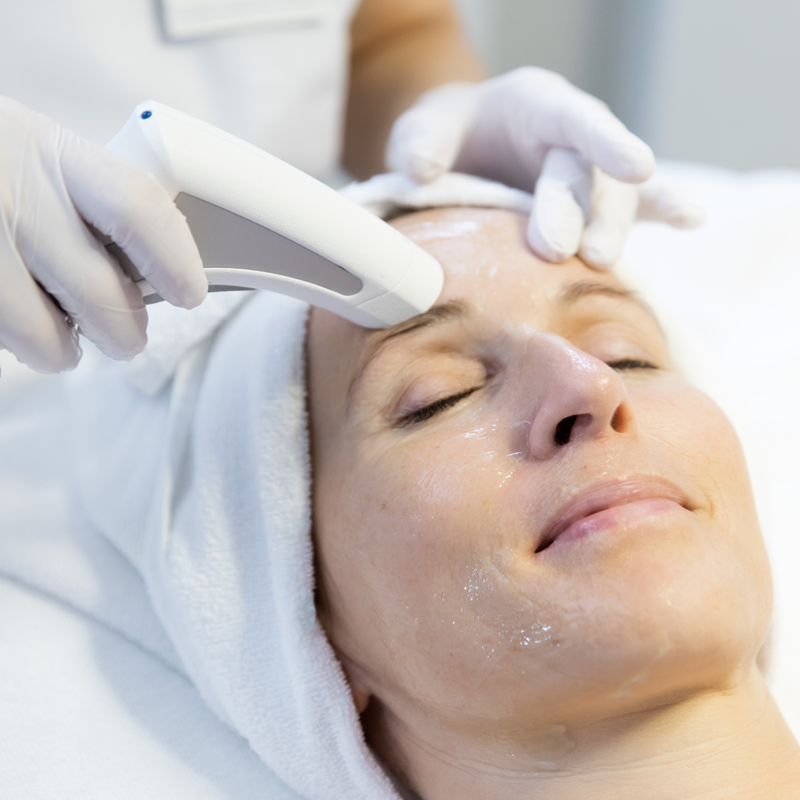 Praxistraining mit medizinisch-kosmetischen Geräten